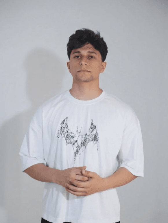 White Oversize Tshirt - Fit View